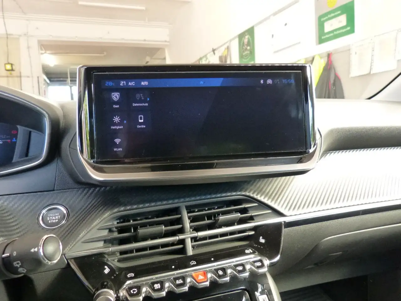 Peugeot 208 KAMERA TOTWINKEL ACC SHZ CARPLAY — Vehicle gallery 30
