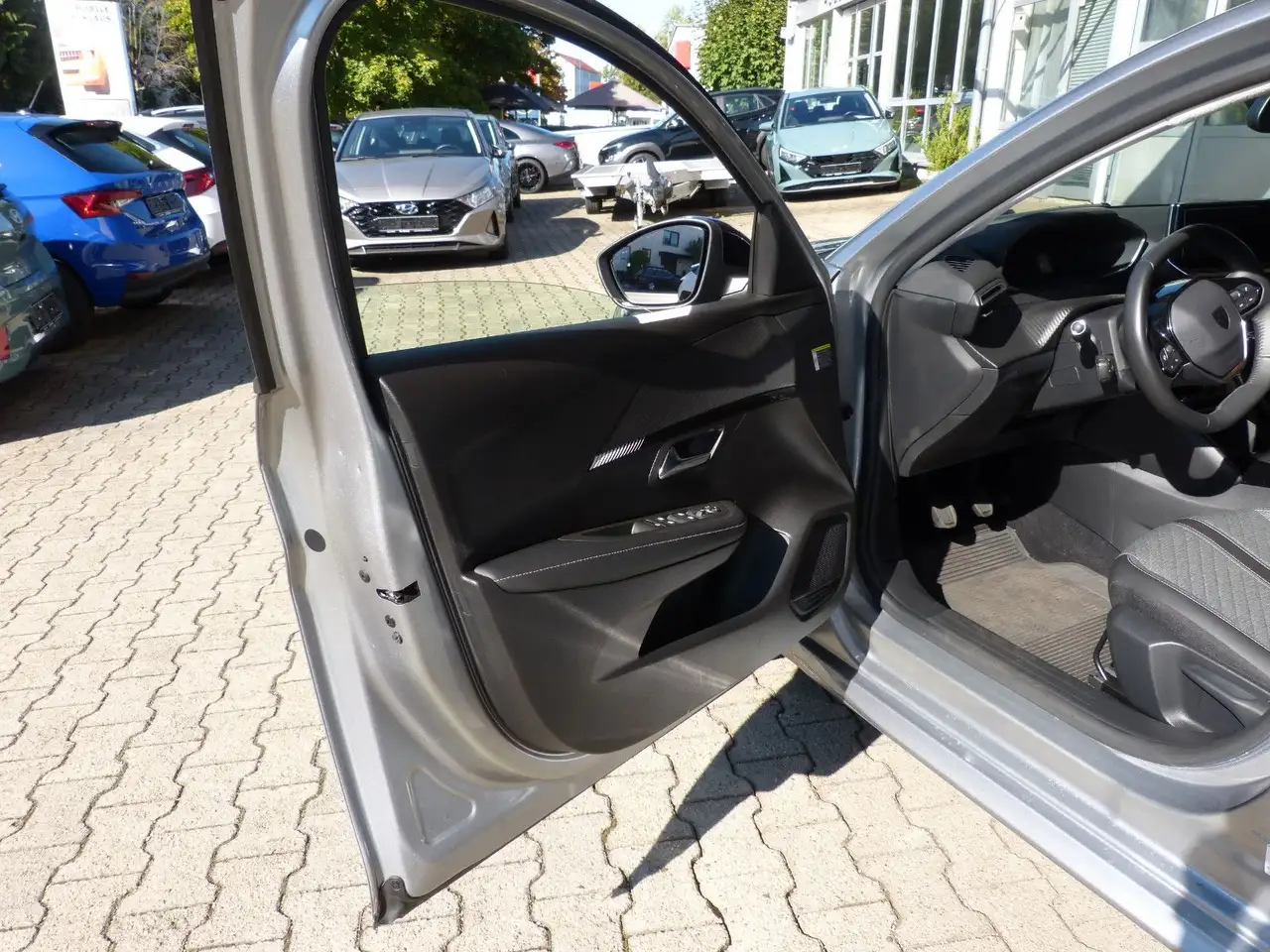 Peugeot 208 KAMERA TOTWINKEL ACC SHZ CARPLAY — Vehicle gallery 10