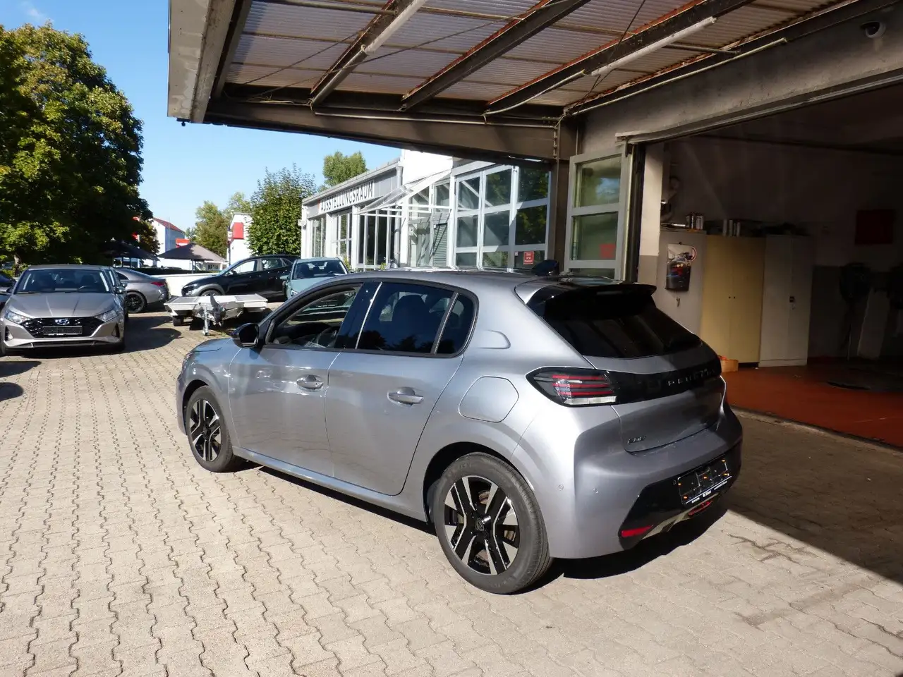 Peugeot 208 KAMERA TOTWINKEL ACC SHZ CARPLAY — Vehicle gallery 4