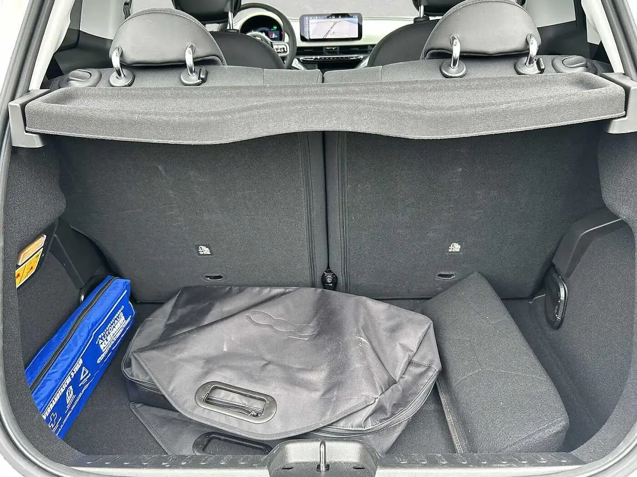 Fiat 500e 3+1 42 kWh *Komfort Paket* — معرض صور السيارة 10
