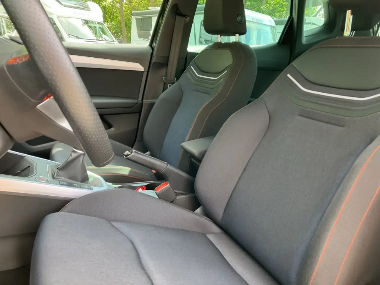 SEAT Arona 1.0 TSI FR KAMERA+ACC+NAVI+SHZ+LED+DAB+PDC — معرض صور السيارة 9