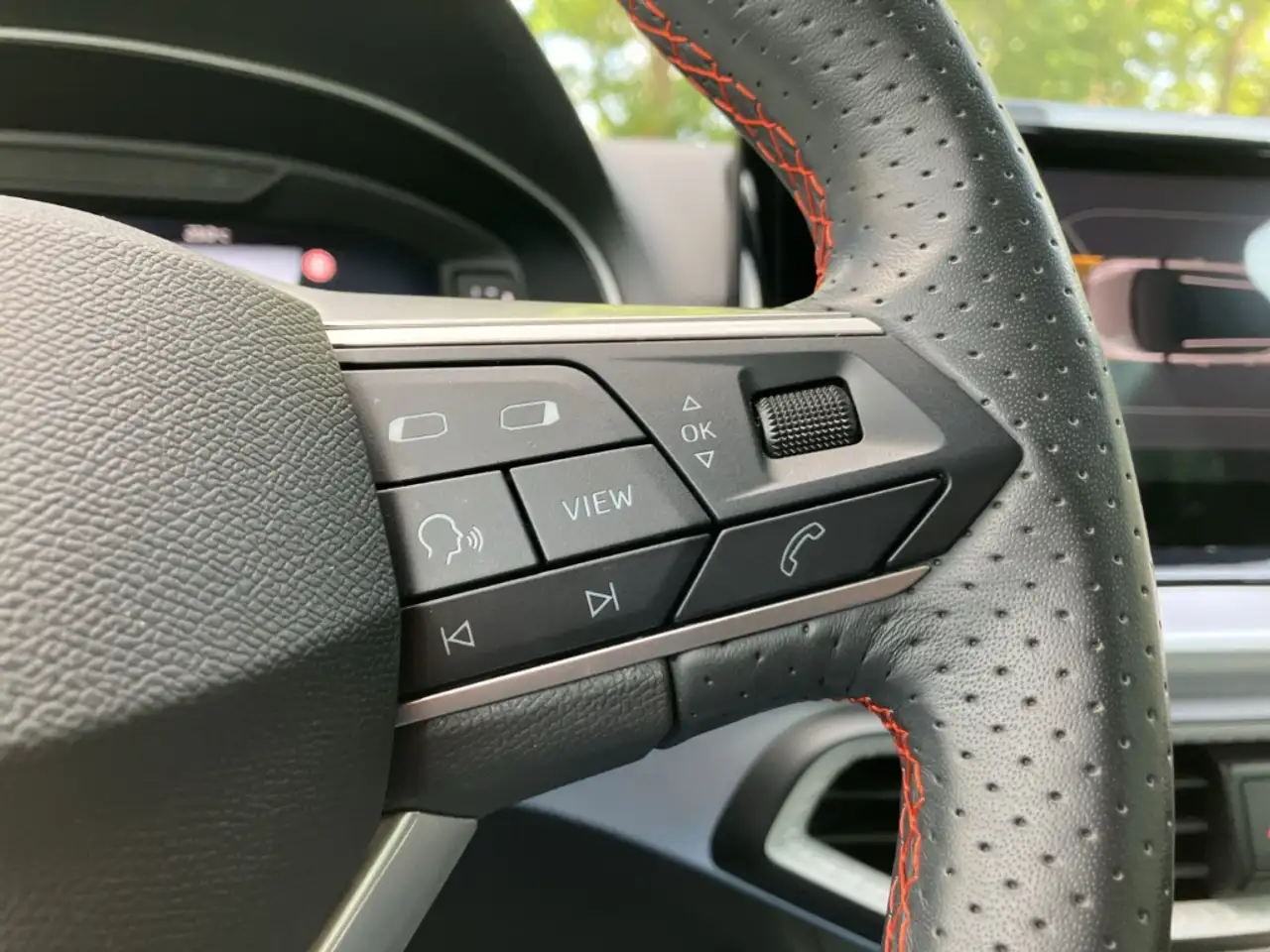 SEAT Arona 1.0 TSI FR KAMERA+ACC+NAVI+SHZ+LED+DAB+PDC — معرض صور السيارة 23