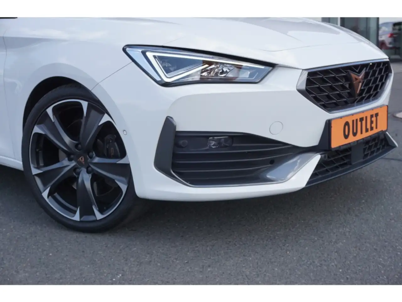 CUPRA Leon SPtourer Cupra 2.0 TSI VZ-DSG-Navi-PDCCam-Winterpa — Galería del vehículo 4