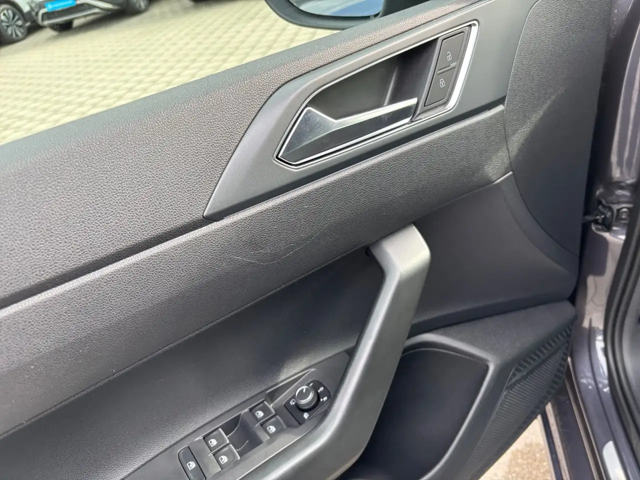 Volkswagen Taigo 1,5 TSI R-Line DSG AHK Navi LED Kamera — معرض صور السيارة 17