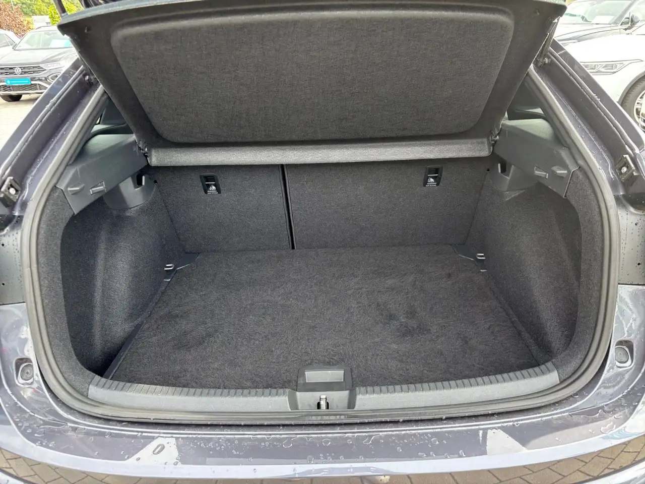 Volkswagen Taigo 1,5 TSI R-Line DSG AHK Navi LED Kamera — معرض صور السيارة 15