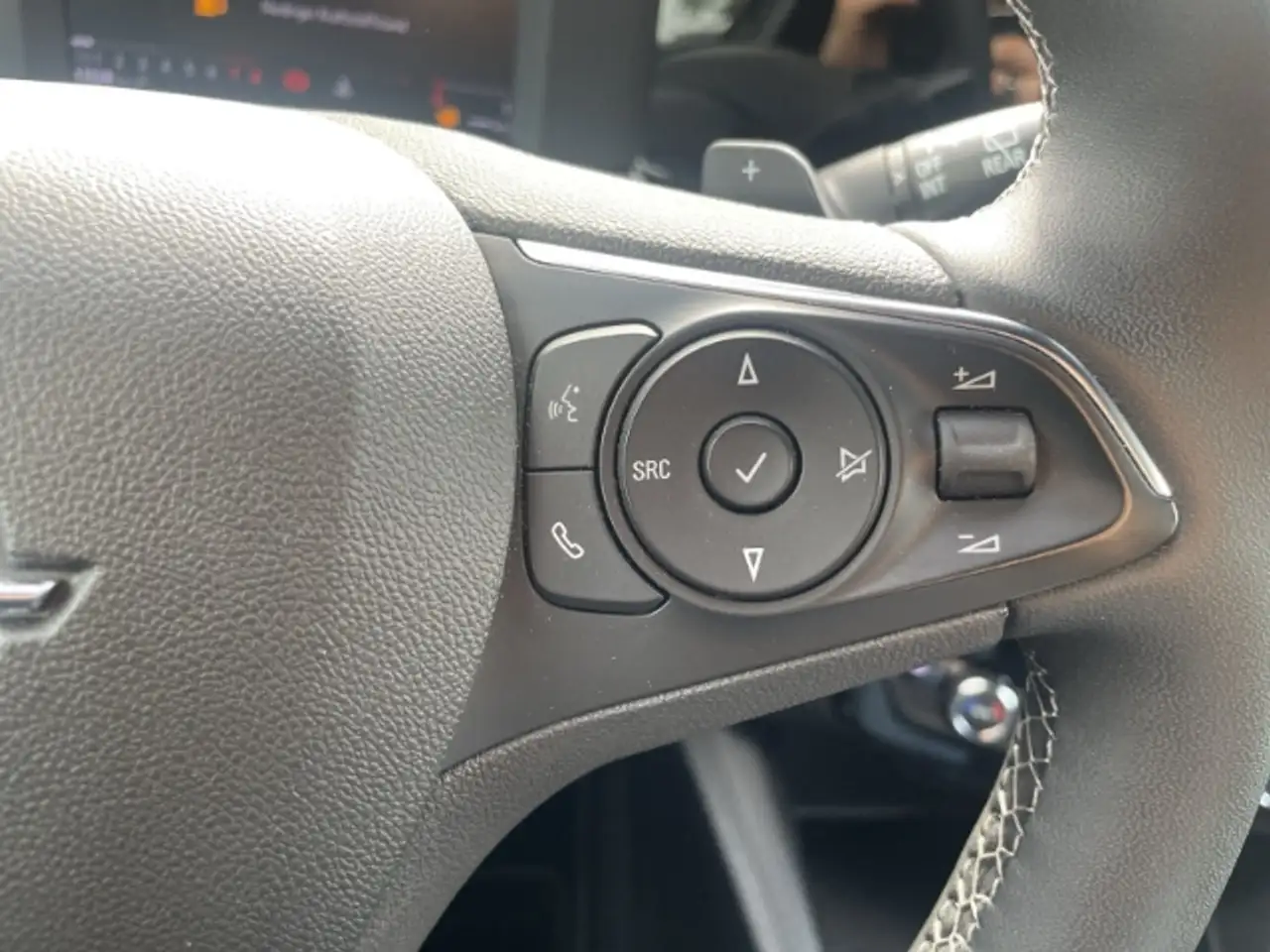 Opel Mokka GS Line 1.2 Turbo LED - Rückfahrkamera - Apple Car — معرض صور السيارة 26