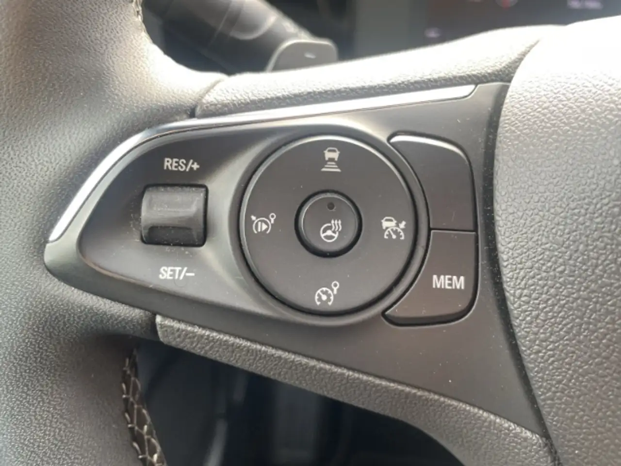 Opel Mokka GS Line 1.2 Turbo LED - Rückfahrkamera - Apple Car — معرض صور السيارة 25