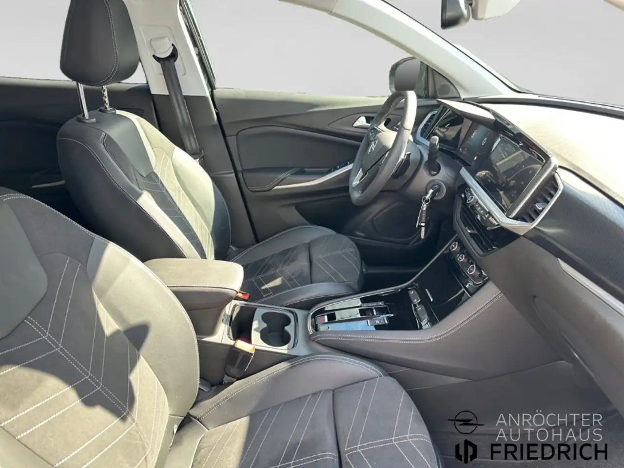 Opel Grandland GS Line Kamera AGR-Sitze Allwetterreifen — Vehicle gallery 15