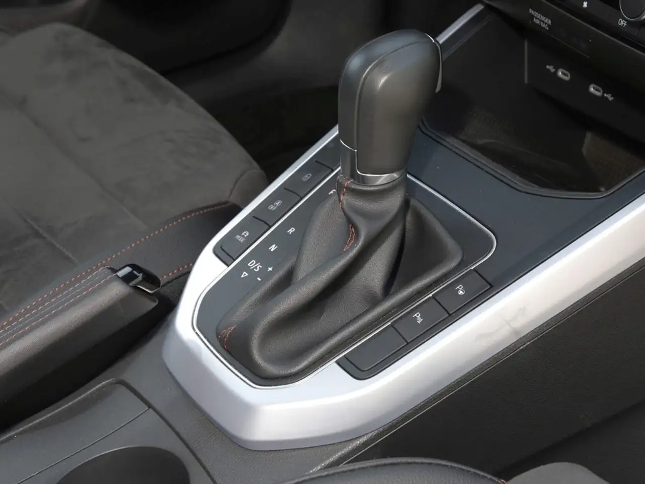 SEAT Arona 1.5 TSI DSG FR 17" ACC SH LED SideAssist — معرض صور السيارة 10
