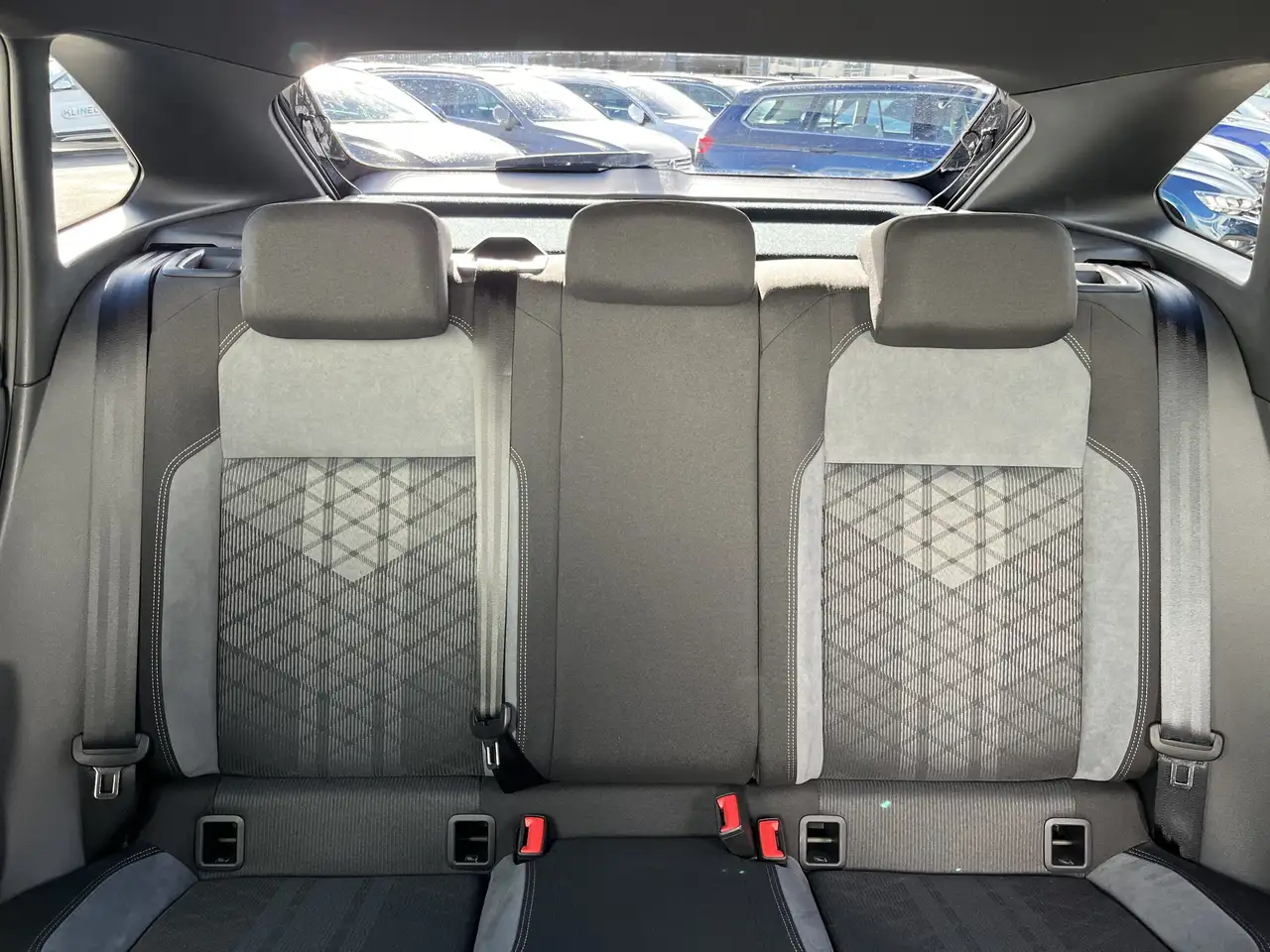 Volkswagen Taigo 1.0 TSI DSG R-Line 135€ m.20% Anz. Navi TravelAs — Galería del vehículo 18