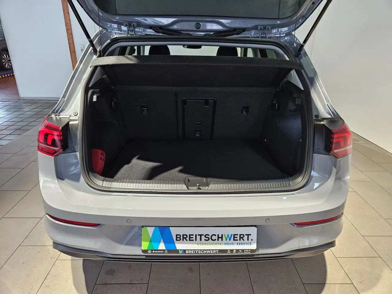 Volkswagen Golf 1.5 eTSI Life DSG RFK LED ACC Navi HUD LiAss — معرض صور السيارة 15