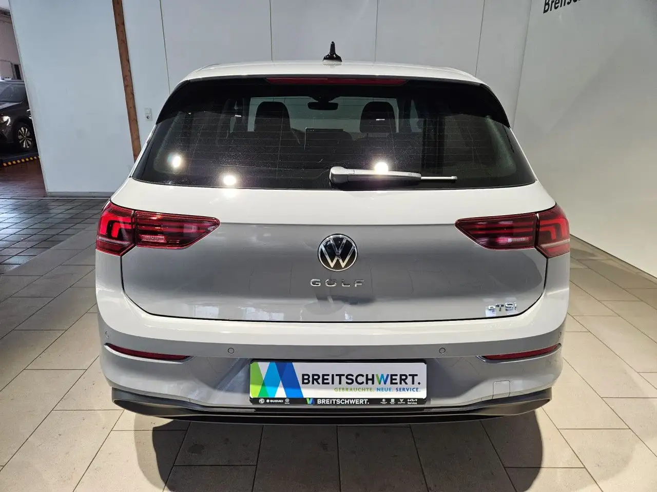 Volkswagen Golf 1.5 eTSI Life DSG RFK LED ACC Navi HUD LiAss — معرض صور السيارة 16