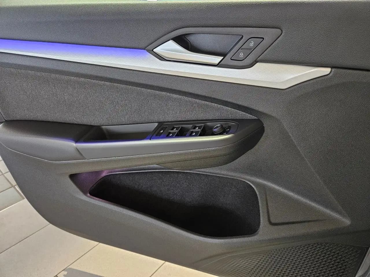 Volkswagen Golf 1.5 eTSI Life DSG RFK LED ACC Navi HUD LiAss — معرض صور السيارة 6