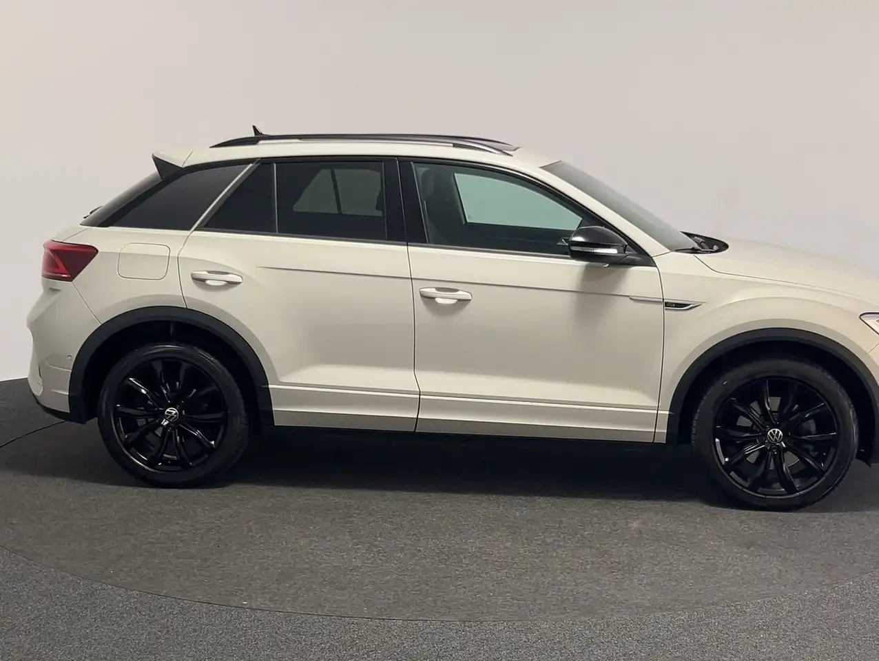 Volkswagen T-Roc 2.0 TSI DSG 4Motion R-Line CarPlay Pano — معرض صور السيارة 5
