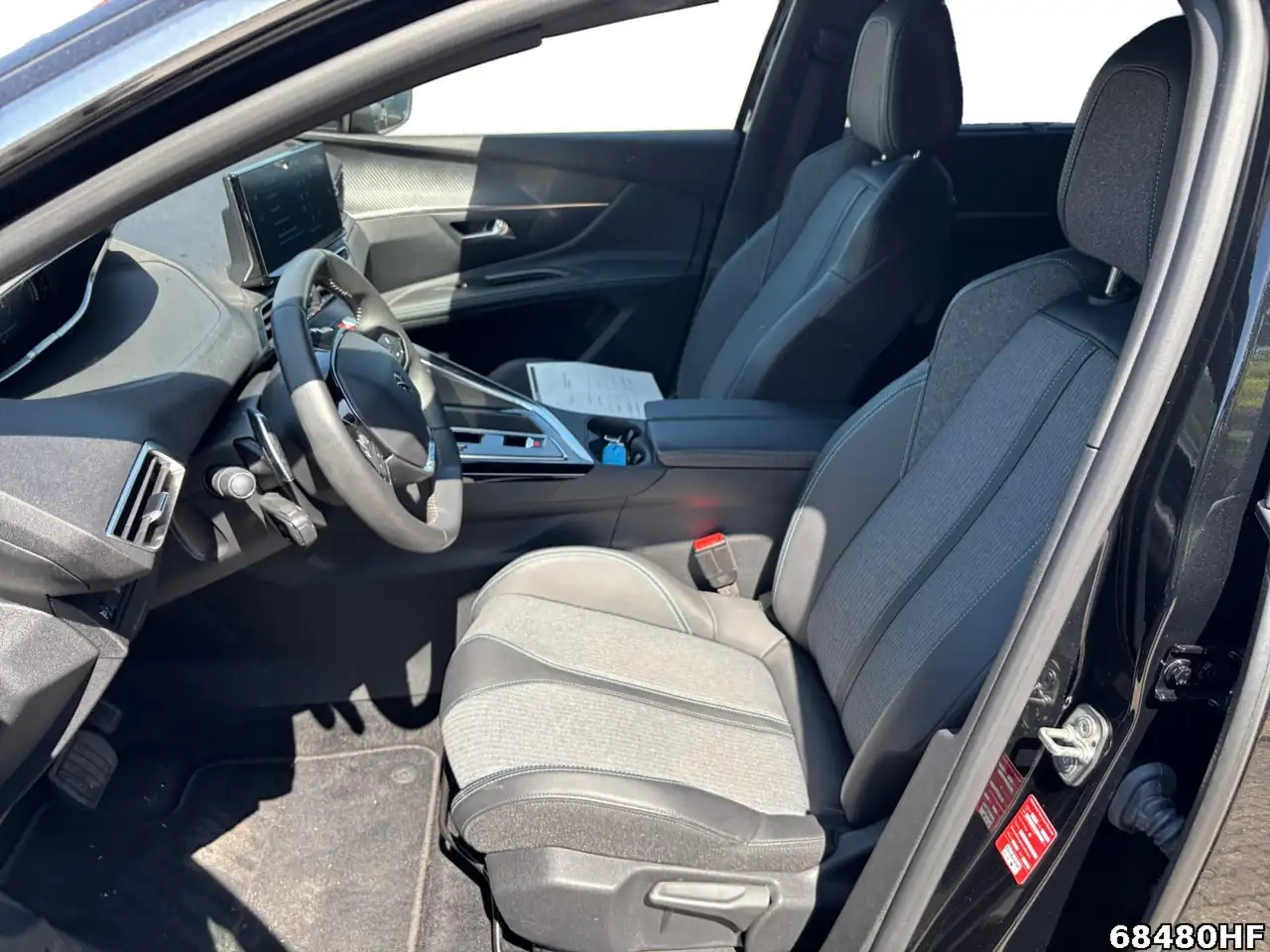 Peugeot 5008 1.2 Hybrid 136 Allure Pack — معرض صور السيارة 11