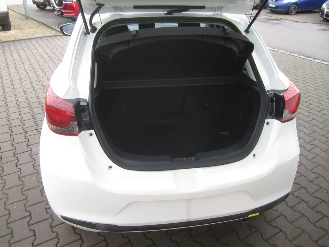 Mazda 2 SKYACTIV 75 Center-Line KLIMA/LED/NAVI/CARPLAY — Galerie du véhicule 10