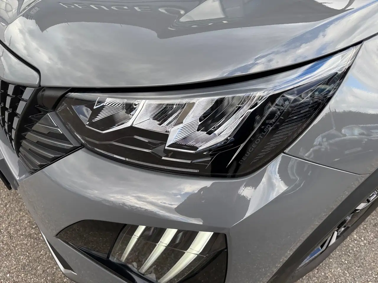 Peugeot 2008 1.2 PureTech 130 Allure LED PDC KlimaA AUT — معرض صور السيارة 3