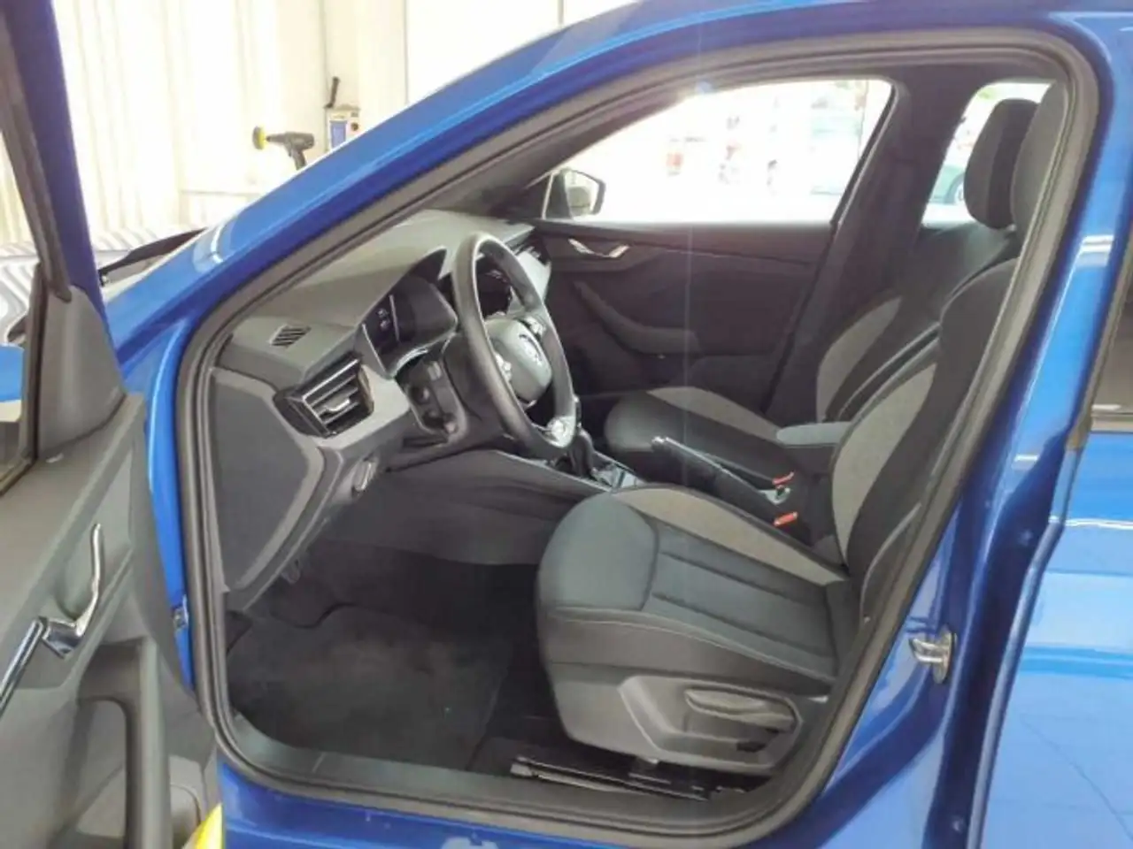 Skoda Kamiq 1.5 TSI SELECTION MATRIX+NAVI+RFK+ACC+PANO — Vehicle gallery 4