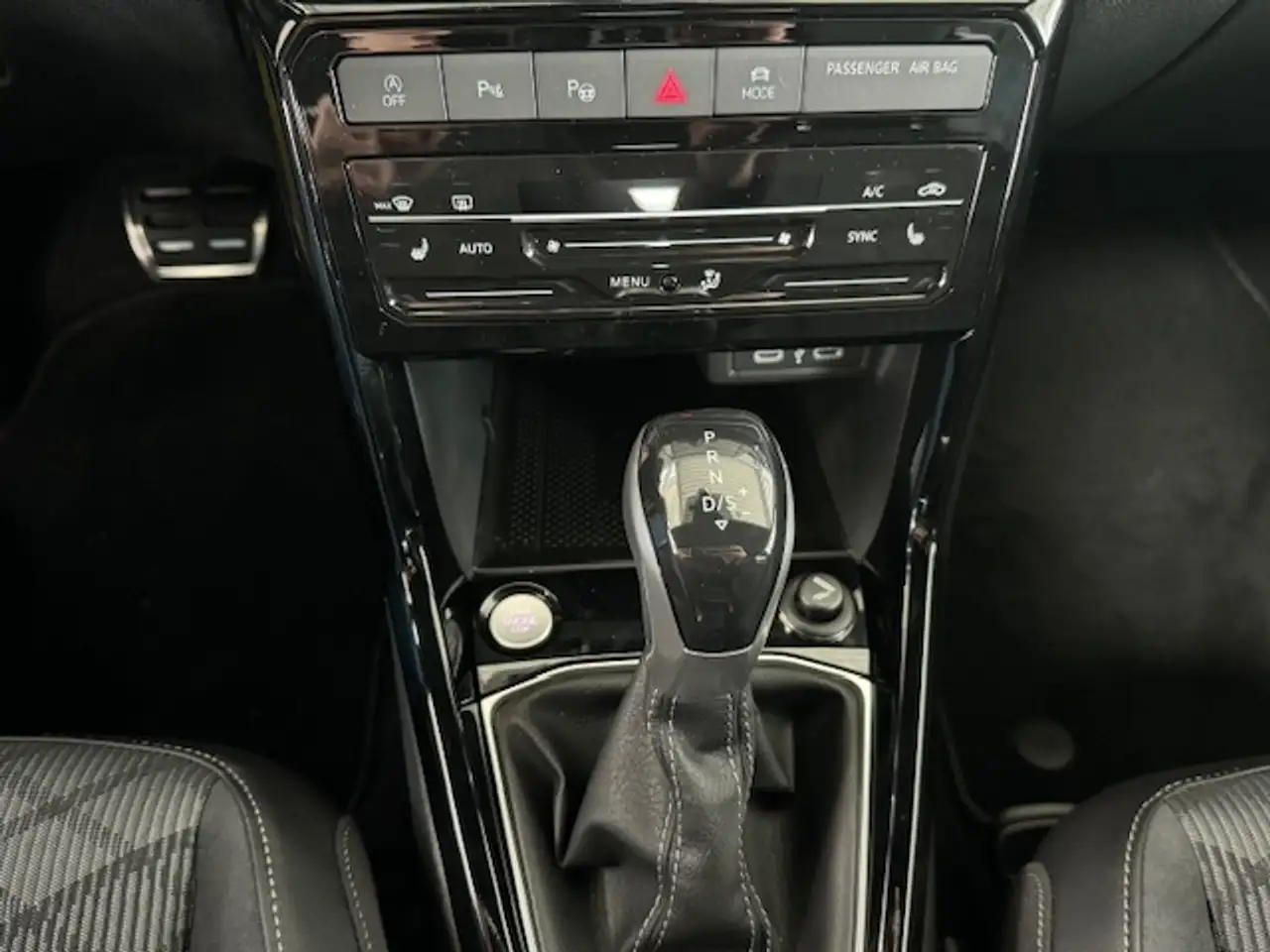 Volkswagen T-Cross 1.5 TSI R-Line AHK-abnehmbar Navi digitales Cockpi — Galerie du véhicule 3