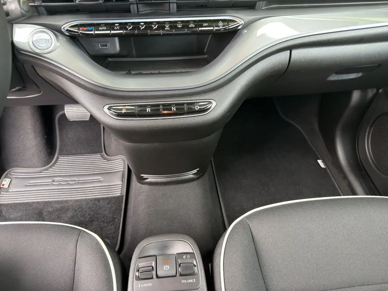 Fiat 500e Base*PDC*Klimaautomatik*CarPlay* — Galería del vehículo 13