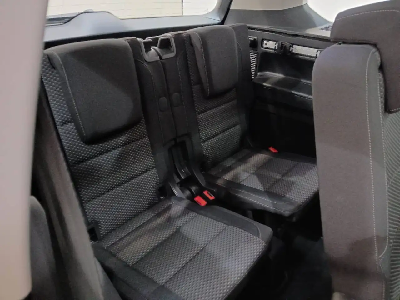 Volkswagen Touran Comfortline DYNAUDIO/AHK/PANO/RFK/ACC — Vehicle gallery 12