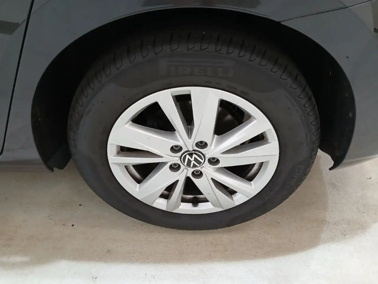 Volkswagen Touran Comfortline DYNAUDIO/AHK/PANO/RFK/ACC — Vehicle gallery 3