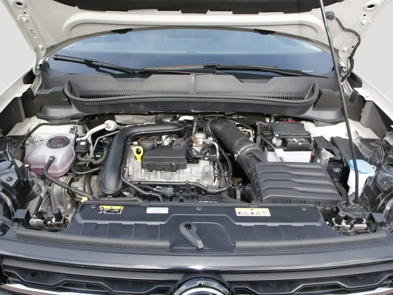 Volkswagen T-Cross 1.0 TSI Life 16" ACC SHZ App-Connect LED — Vehicle gallery 9