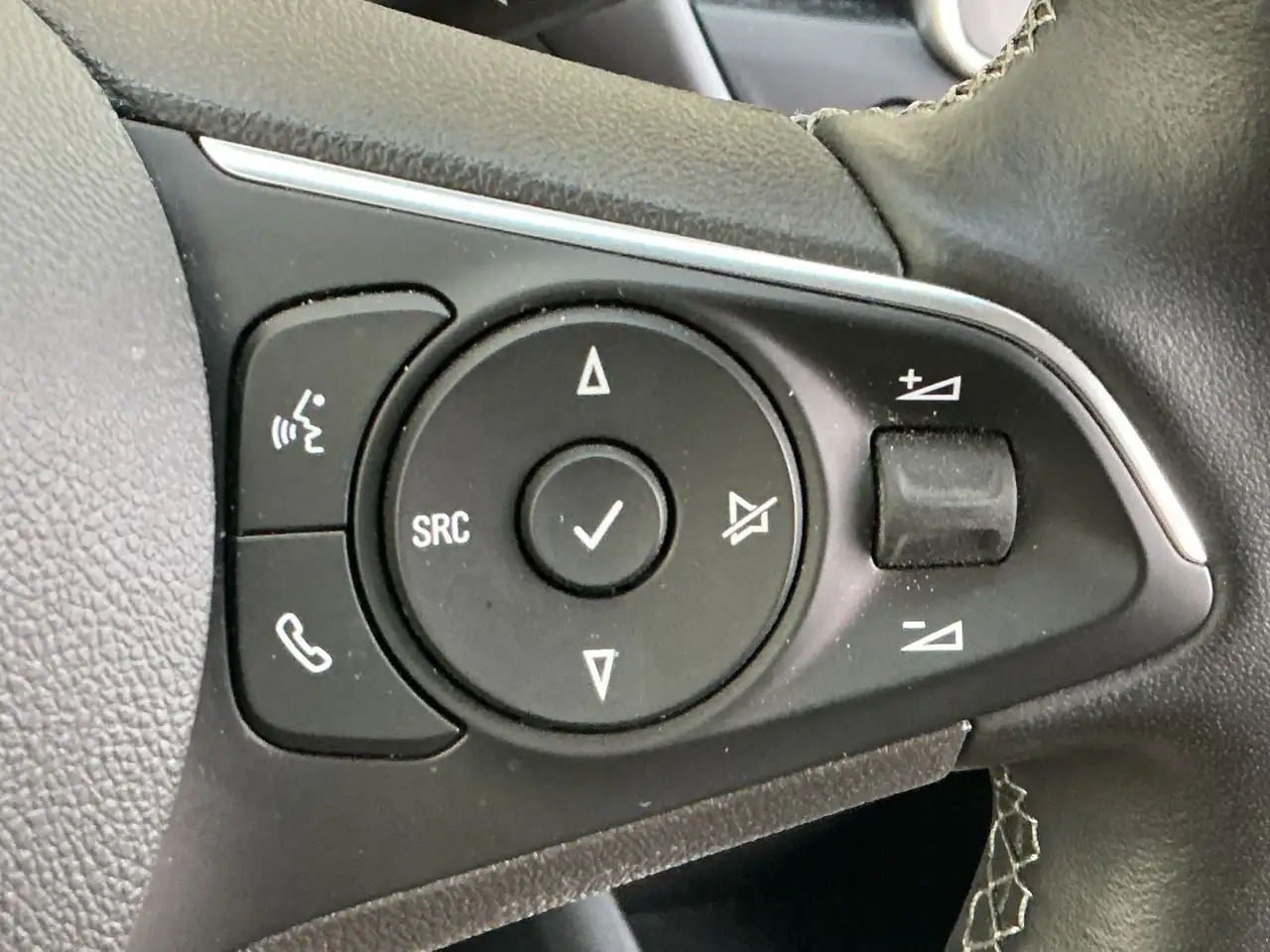 Opel Crossland 1.2 Kamera,PDC,Lenk+Sitzhzg,LED,CarPlay — Galería del vehículo 19