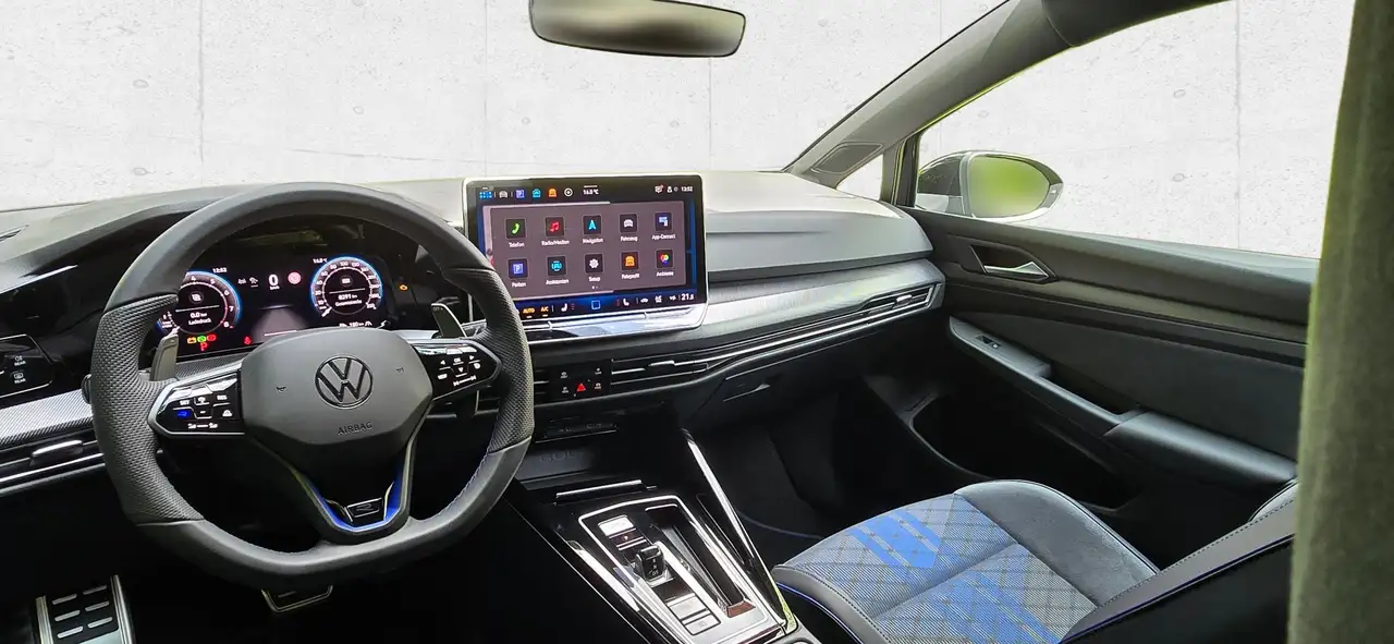 Volkswagen Golf Variant 2.0 TSI 245 kW 4Motion R NAV MATRIX PDC APPLINK — Vehicle gallery 12