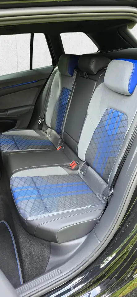 Volkswagen Golf Variant 2.0 TSI 245 kW 4Motion R NAV MATRIX PDC APPLINK — Vehicle gallery 21