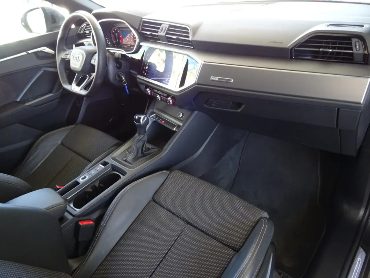 Audi Q3 Sportback 35 TDI S line quattro S tronic — Vehicle gallery 24