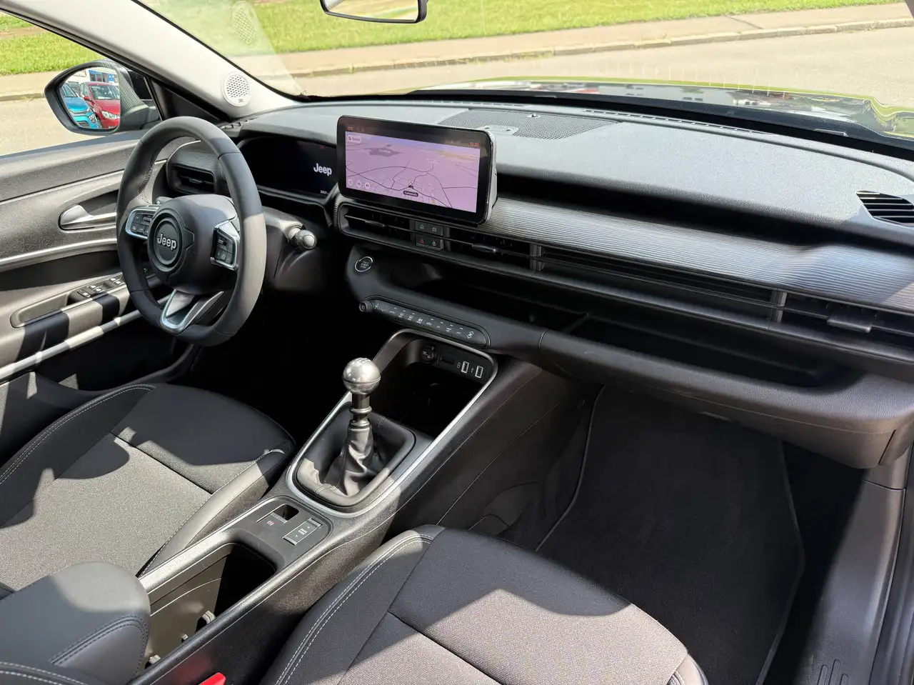 Jeep Avenger Altitude +Garantie Navi Kamera TÜV+Service NEU — Galería del vehículo 25