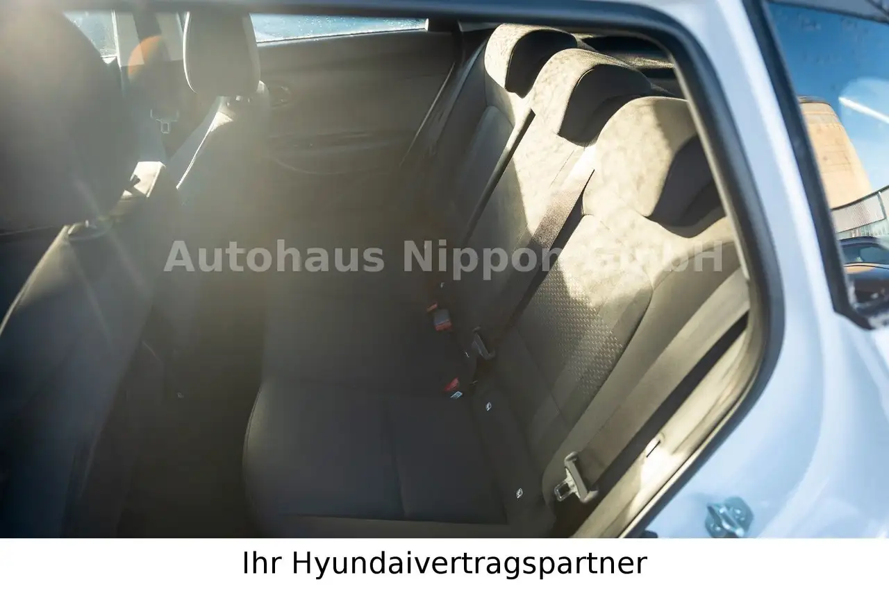 Hyundai i20 Trend LICHTPAKET/KOMFORTPAKET/BOSE — Vehicle gallery 7