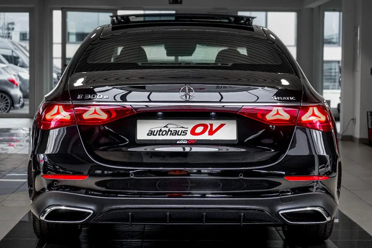 Mercedes-Benz E 300 e 4M AMG Premium*H-Lenkung*Hyperscre*Panora — Galerie du véhicule 35