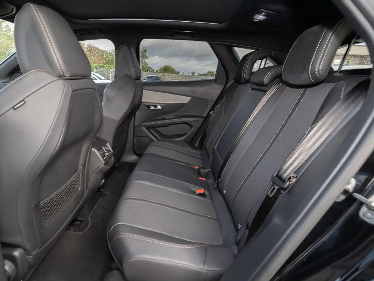 Peugeot 3008 1.2 PureTech 130 GT +RFK+SHZ+PANO+elHKKL+ — Vehicle gallery 12