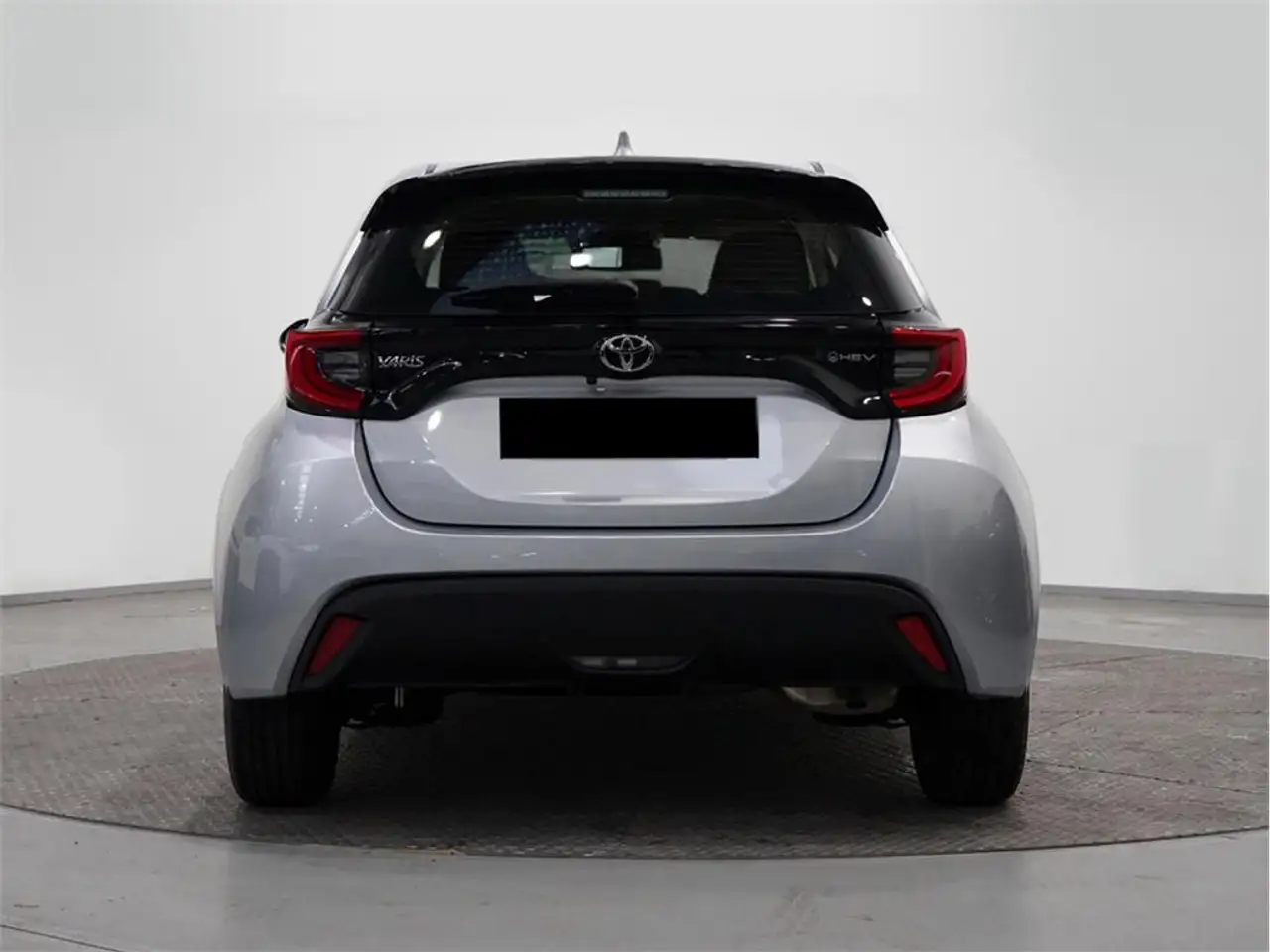 Toyota Yaris 120H 1.5 Active Plus — Vehicle gallery 4