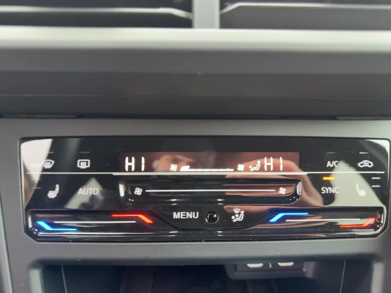 Volkswagen Taigo 1.5 TSI DSG R-Line ACC Navi Kamera Keyless — معرض صور السيارة 16
