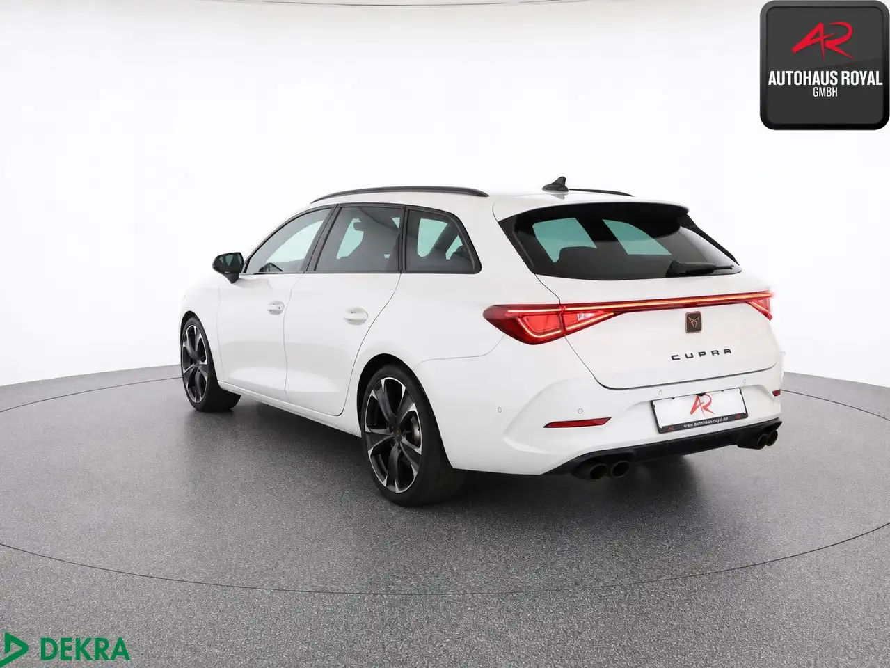 CUPRA Leon ST 2.0 TSI VZ KEYLESS,KAMERA,CARPLAY,1.HAND — Galería del vehículo 3