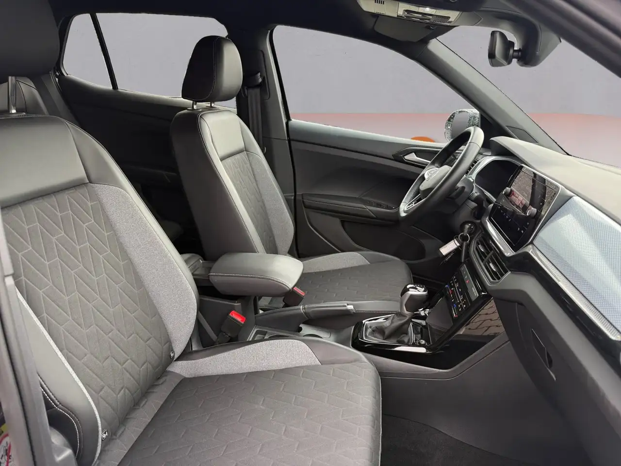 Volkswagen T-Cross 1,0 l TSI DSG GOAL Navi — معرض صور السيارة 15