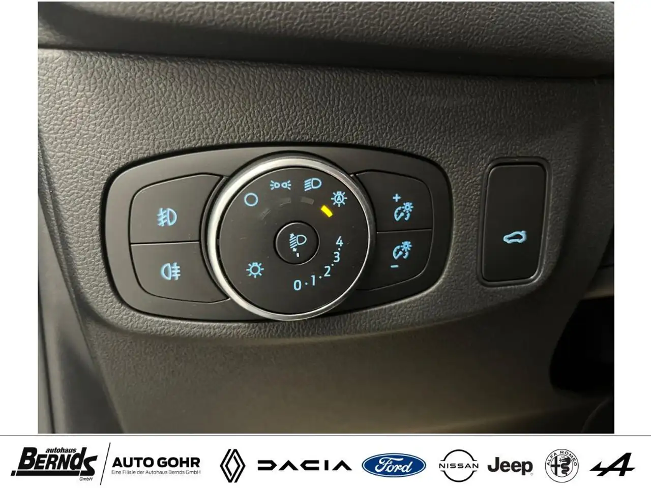 Ford Focus T 1.0 EcoB. Hybr. Aut. TITANIUM Matrix LED SYNC 4 — معرض صور السيارة 24