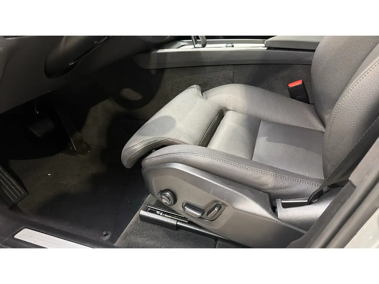 Volvo XC60 T6 Recharge Plus Bright — Galería del vehículo 27