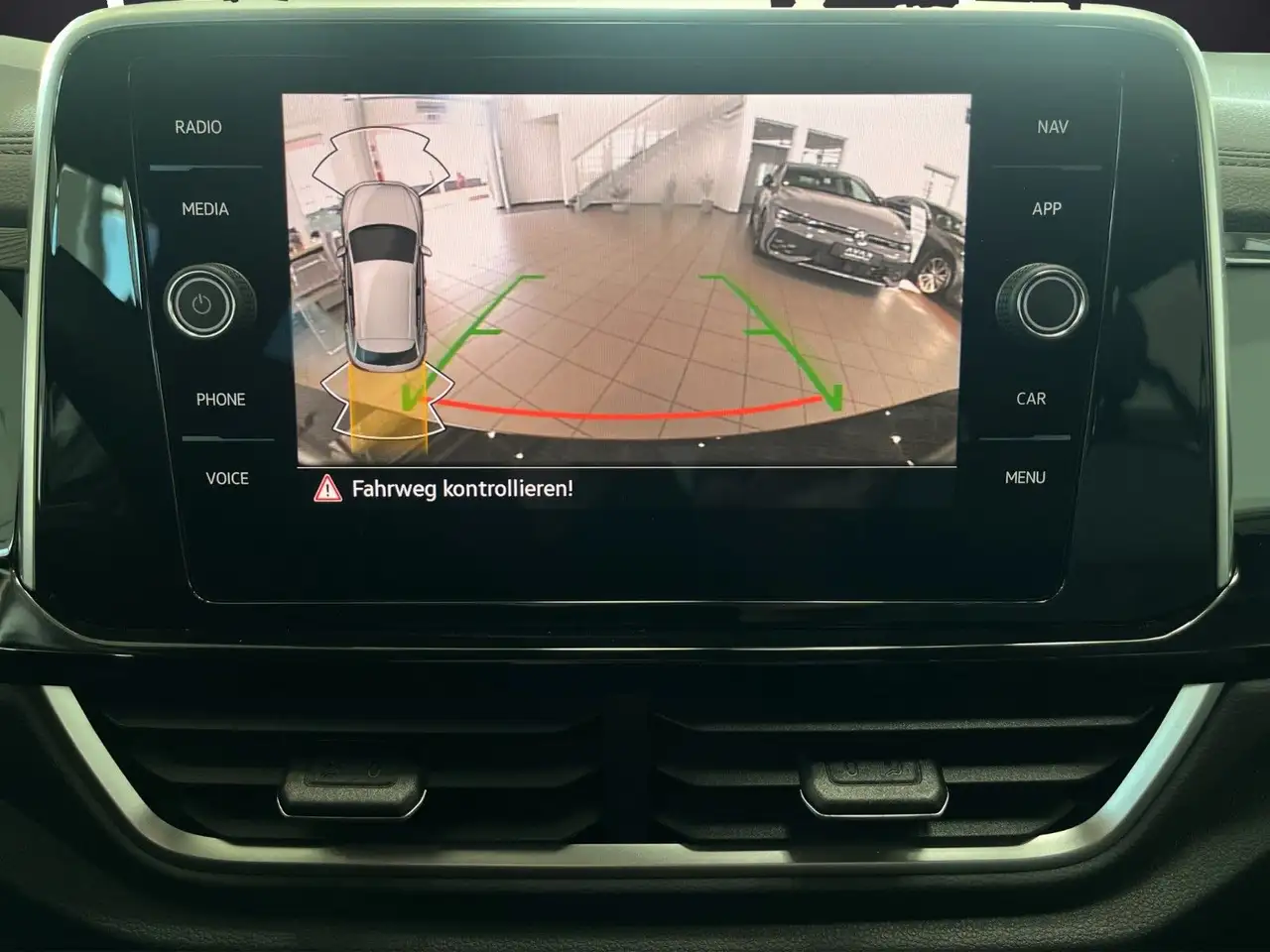 Volkswagen T-Roc 2x R-Line Navi*Kam*SHZ*ACC*DAB+ — Vehicle gallery 12