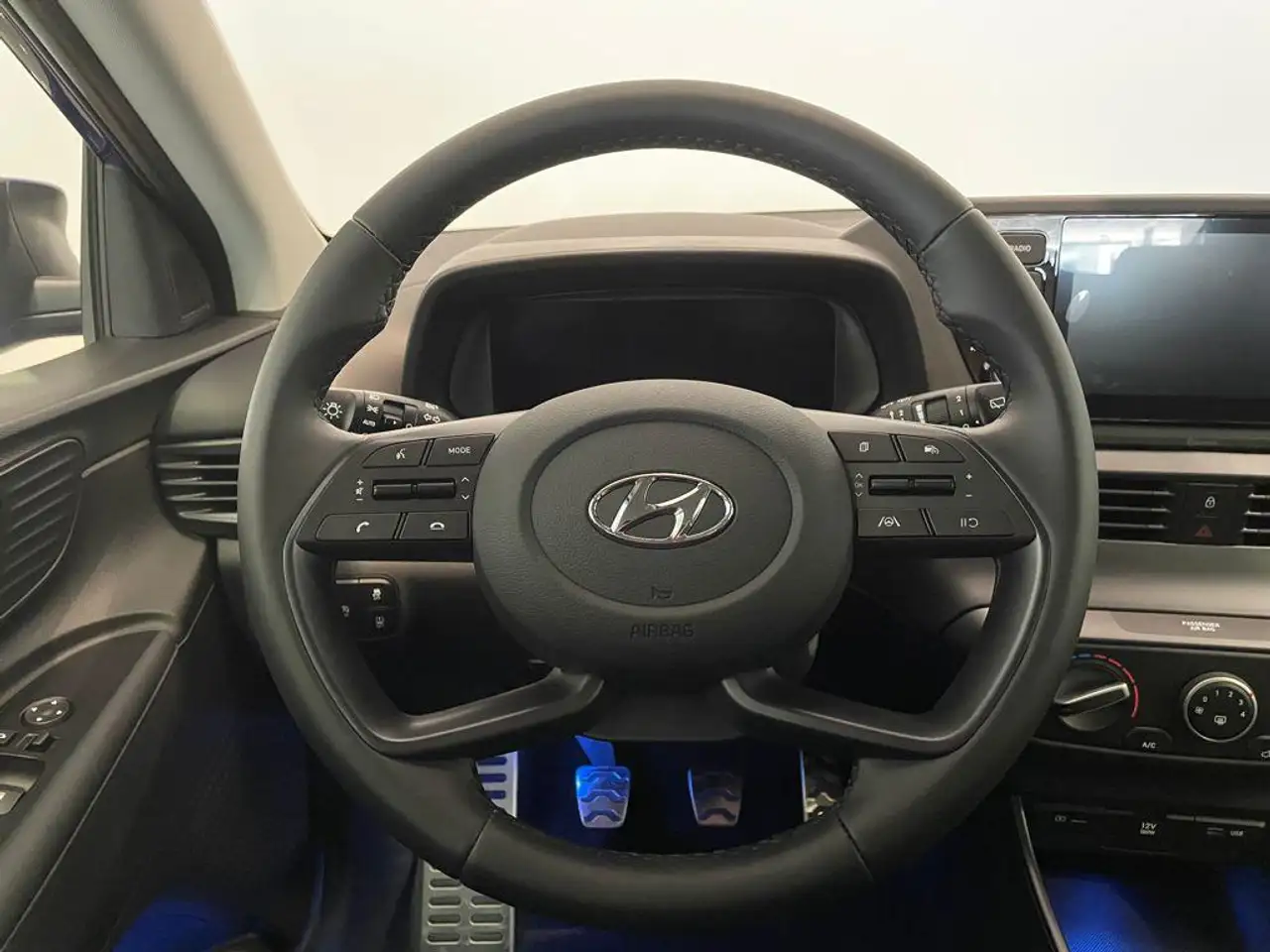 Hyundai BAYON MAXX 1.2 MPI 84CV SEMINUEVO — معرض صور السيارة 28