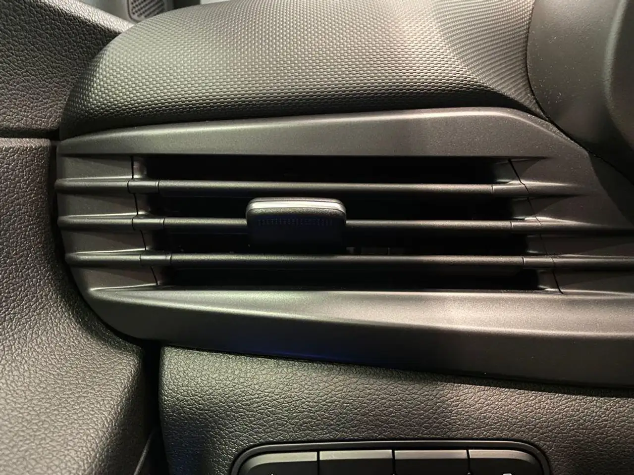 Hyundai BAYON MAXX 1.2 MPI 84CV SEMINUEVO — معرض صور السيارة 27