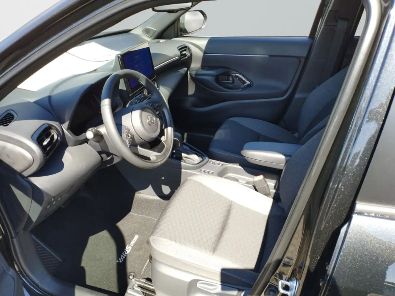 Toyota Yaris Cross 1,5 l 4x2 Team D Navi LED Apple CarPlay Android Au — Galería del vehículo 13