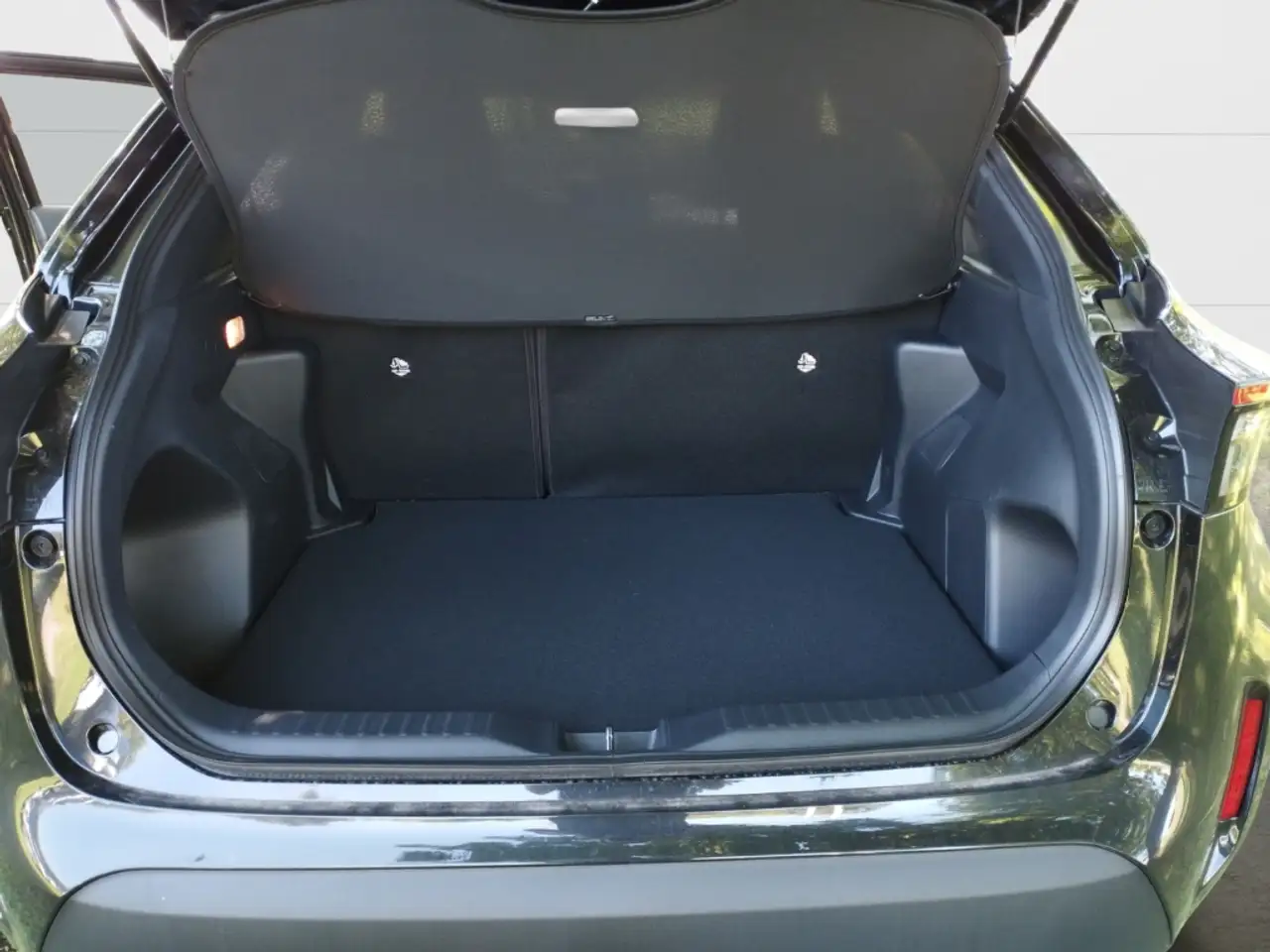 Toyota Yaris Cross 1,5 l 4x2 Team D Navi LED Apple CarPlay Android Au — Galería del vehículo 12