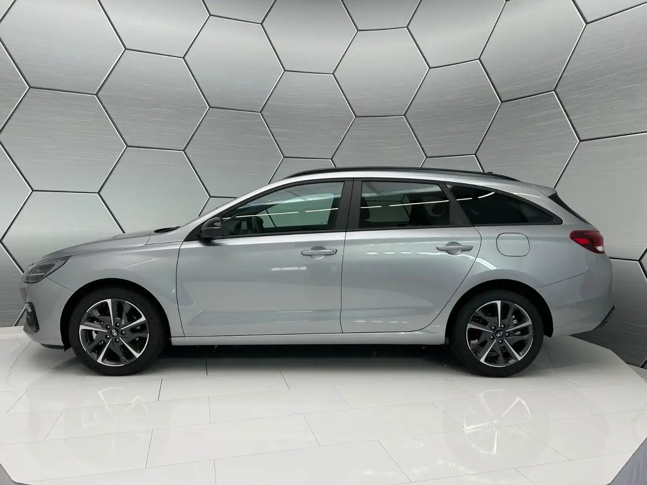 Hyundai i30 Kombi GO Plus 1.0 T-GDI DCT Navi Kamera SHZ — Galería del vehículo 33