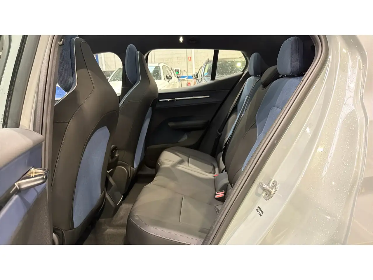 Volvo EX30 Single Motor Extended Range Ultra Auto — Galería del vehículo 5