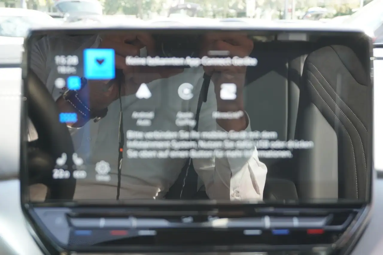 Volkswagen ID.4 Pure Performance CCS LED Navi ACC Alcantara — Vehicle gallery 16