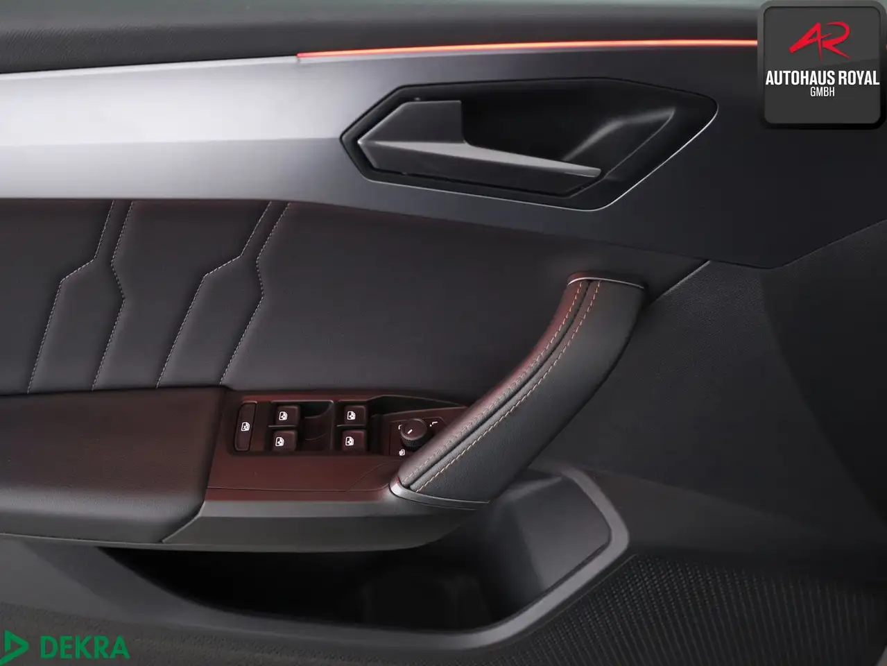 CUPRA Leon ST 2.0 TSI VZ KESSY,AHK,AMBIENTE,CARPLAY — معرض صور السيارة 18